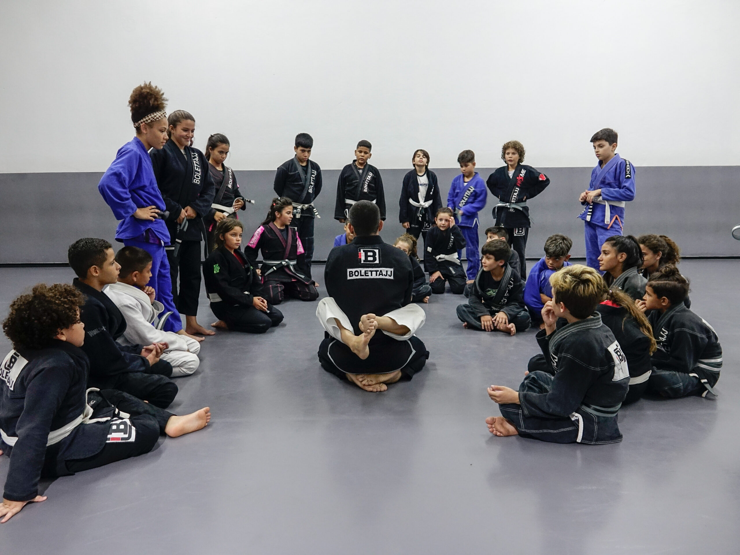 Conheça os benefícios do Jiu Jitsu para as crianças e adolescentes